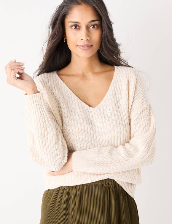 Pull loose col V, maille anglaise toucher doux (écru) Pull loose col V, maille anglaise toucher doux (écru)